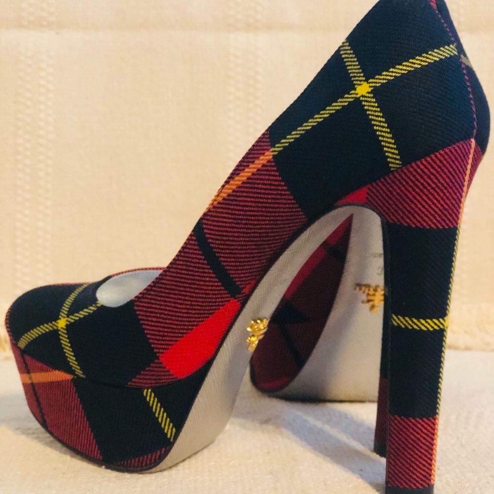 Plaid platform pumps.